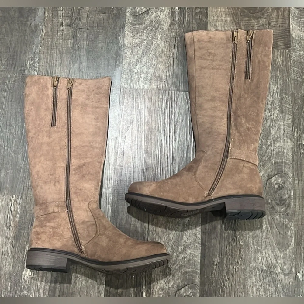 New Pierre Dumas Suede Boots